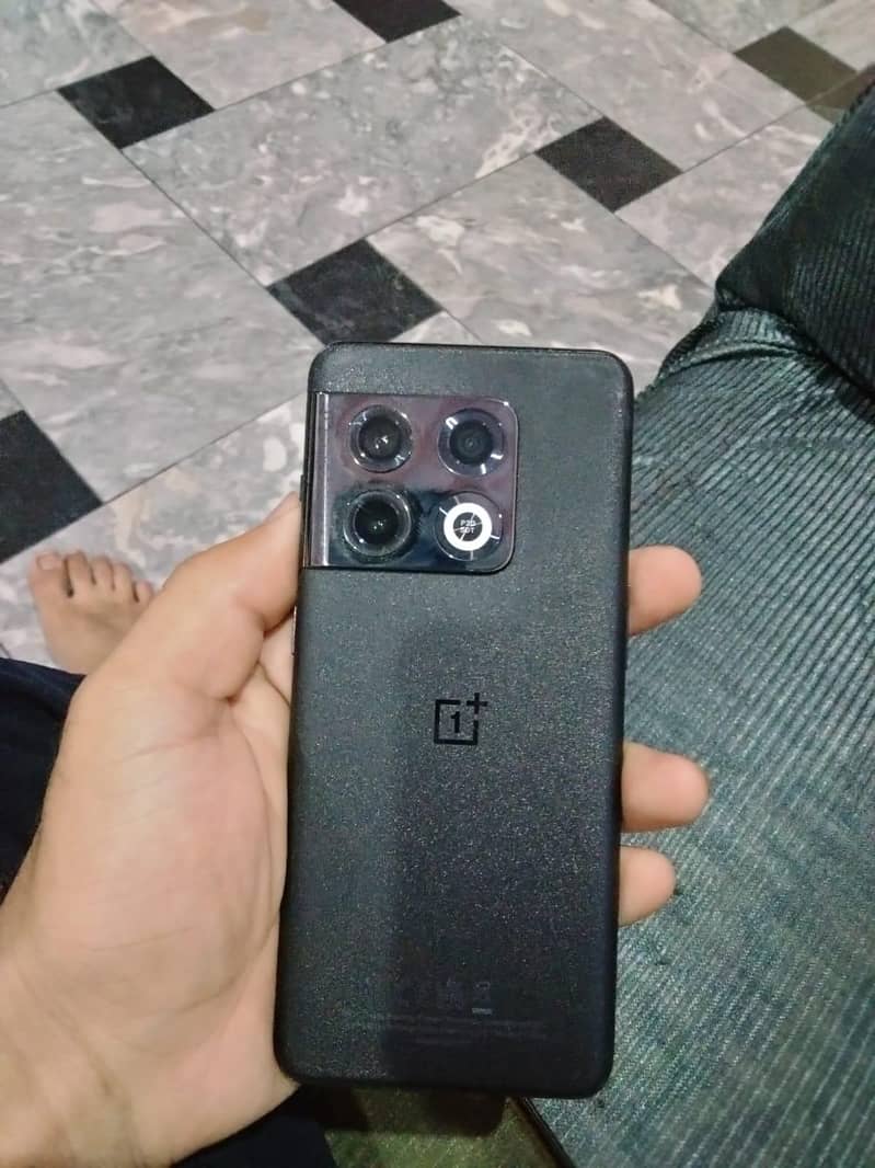 One Plus 10 Pro 4