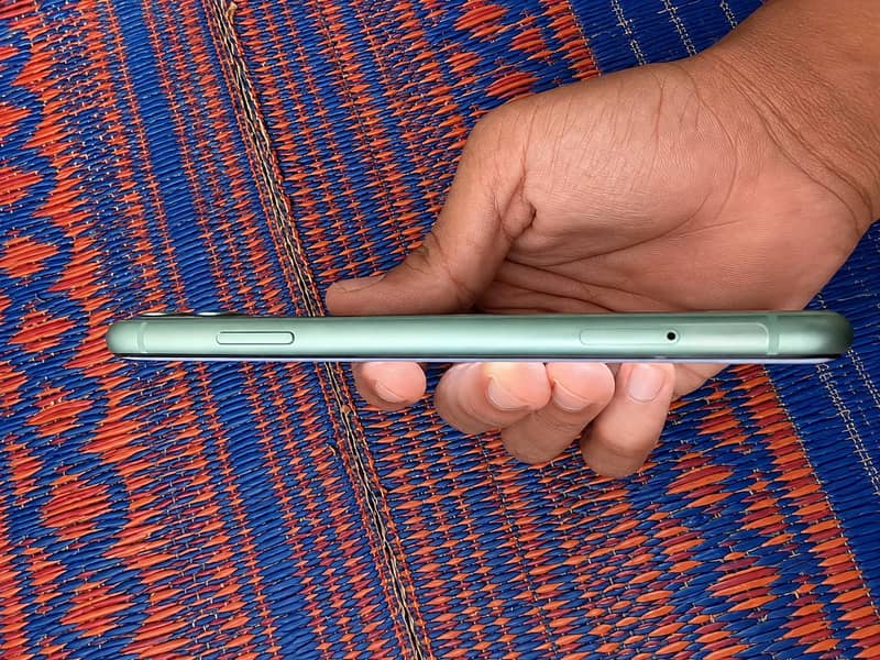 Apple iPhone 11 0