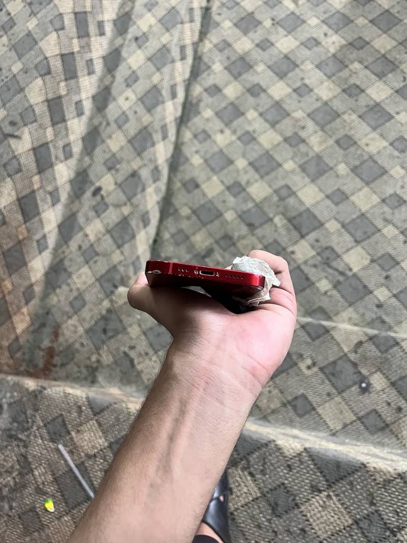 Apple iPhone 13 2