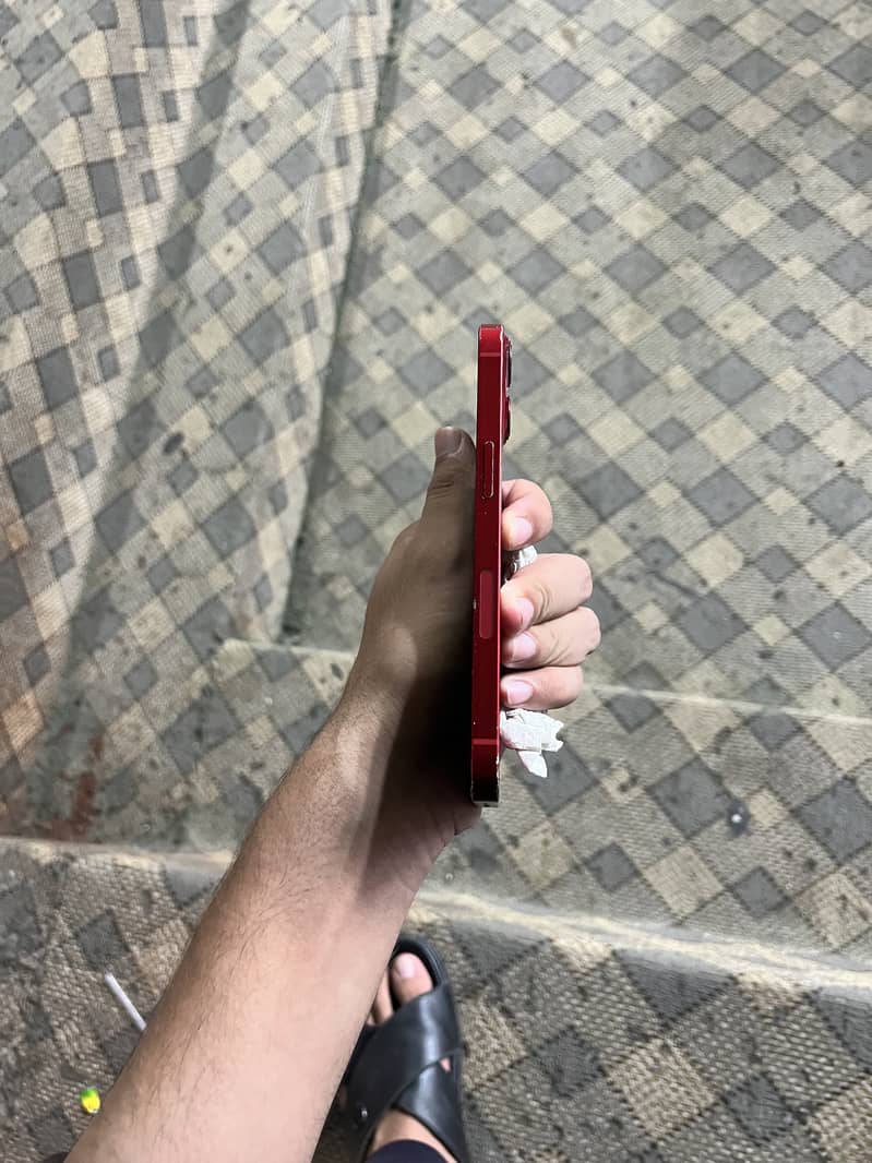 Apple iPhone 13 4