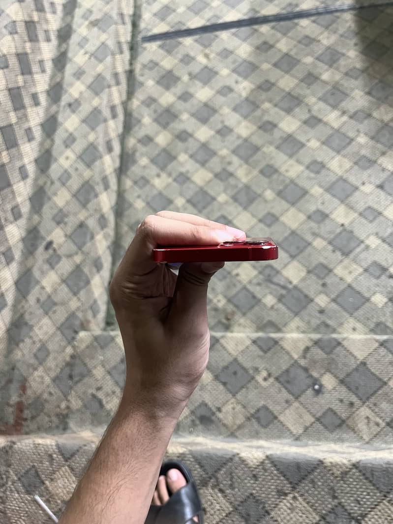 Apple iPhone 13 5