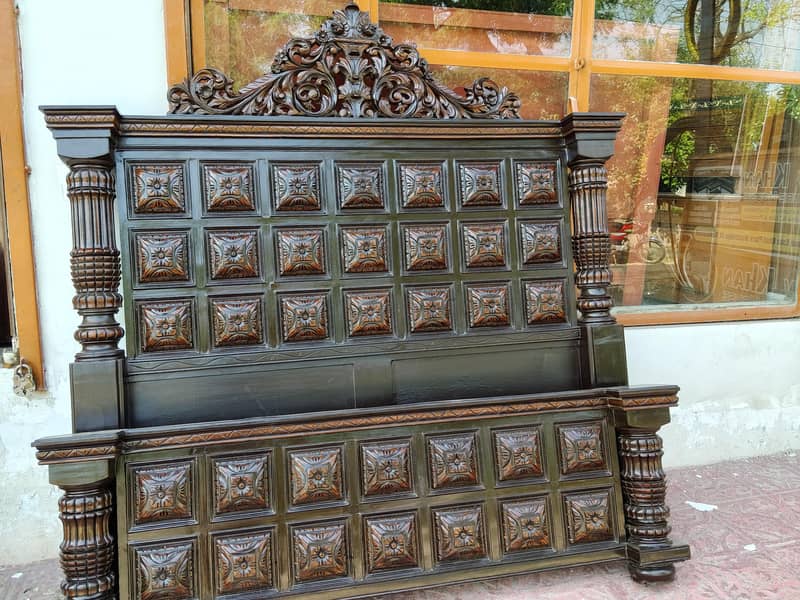 chainoti bed with sidetable 6