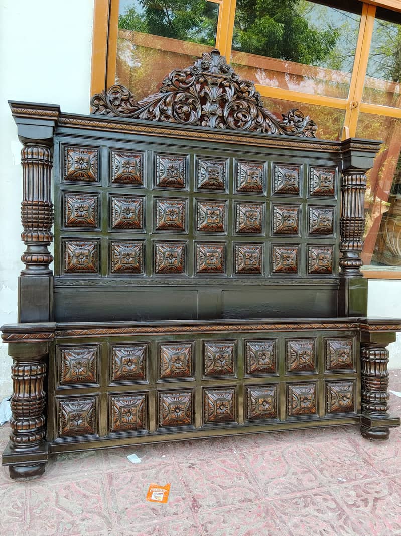 chainoti bed with sidetable 7
