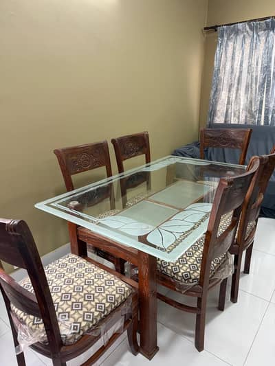 6 seated Dinning table
