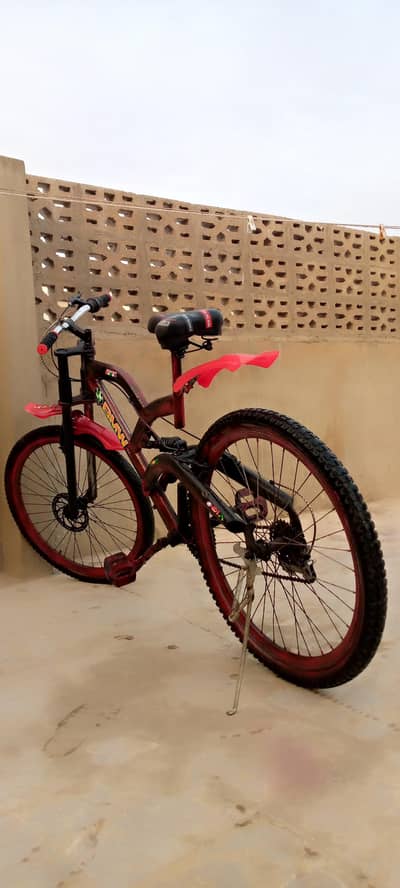 7 Gear Mountain Bike – Excellent Condition