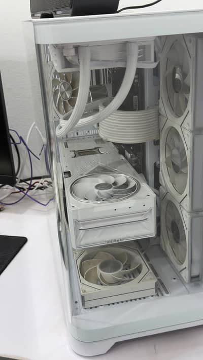 Gaming Pc Ryzen 7 9700x  b650m 32gb drr5 ram rtx 5080