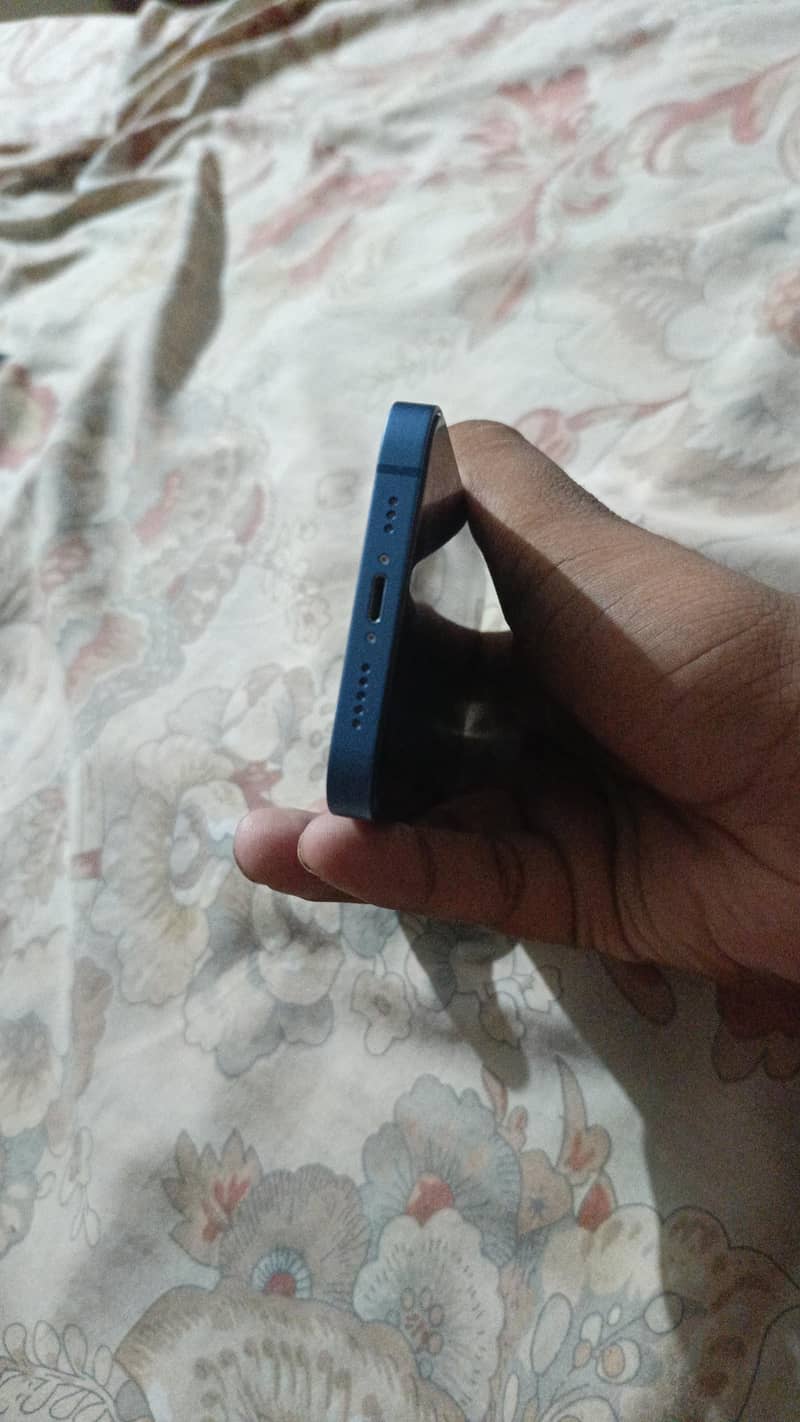 Apple iPhone 13 4