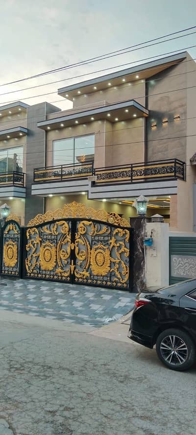 10 Marla Brand New Luxury Ultra Modern Style Super Hot Location All Original Picture attached With Direct Owner Available For Sale in PIA Housing Society.