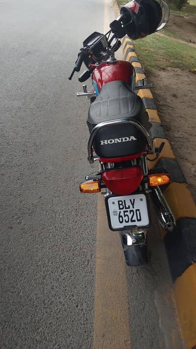 Honda bike condition 10 by 10 contact 03271848876