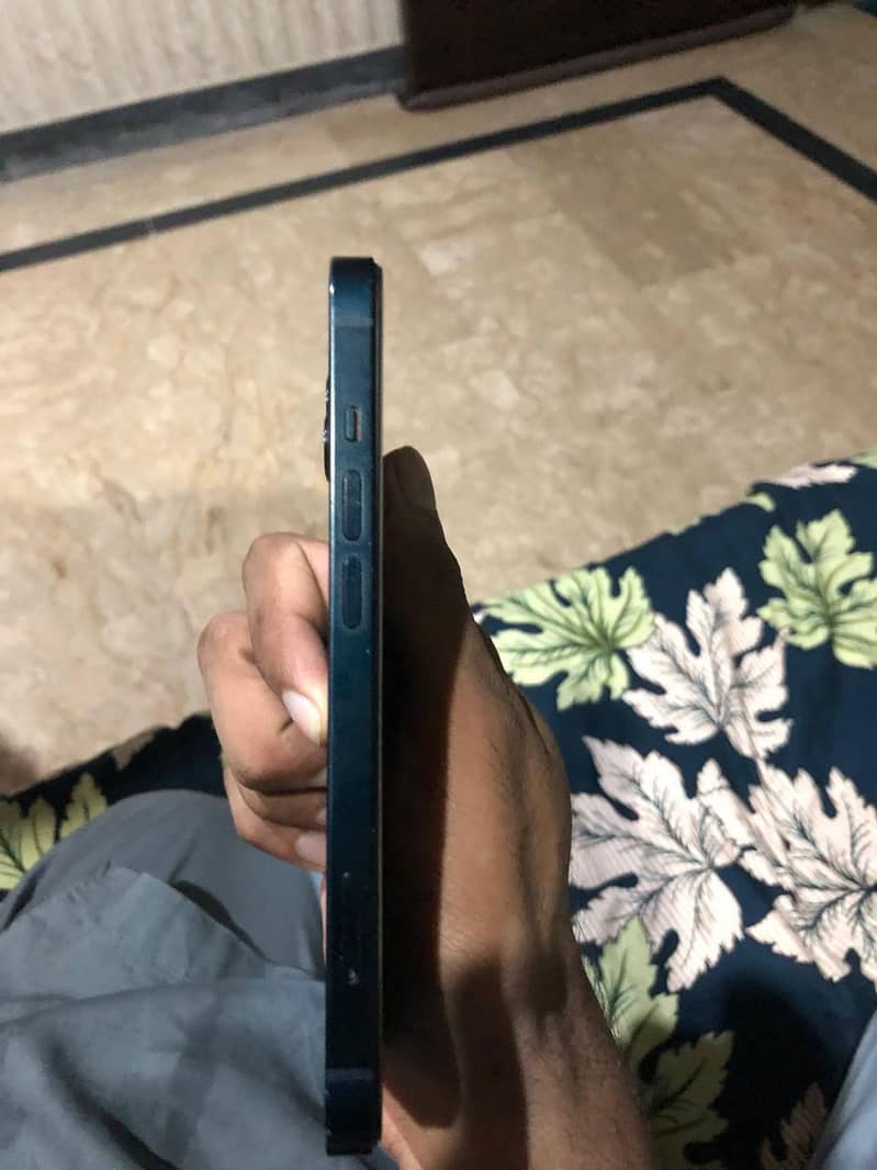 Apple iPhone 13 1