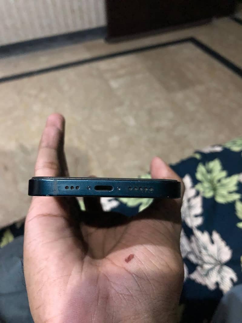Apple iPhone 13 4