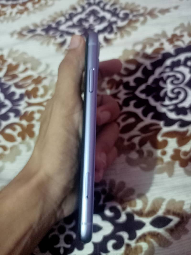 Apple iPhone 11 3