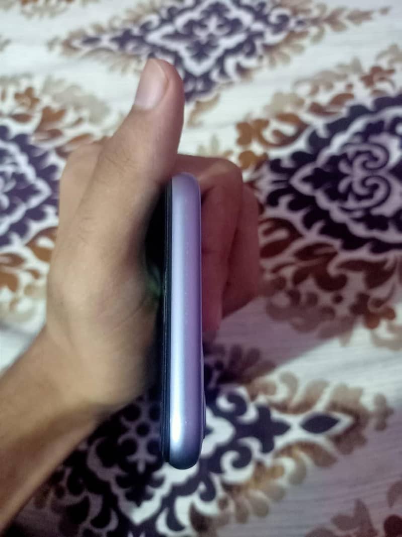 Apple iPhone 11 4