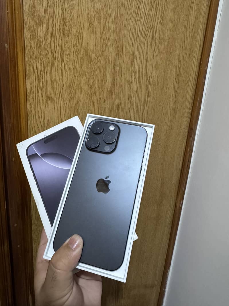Apple iPhone 16 Pro Max 0
