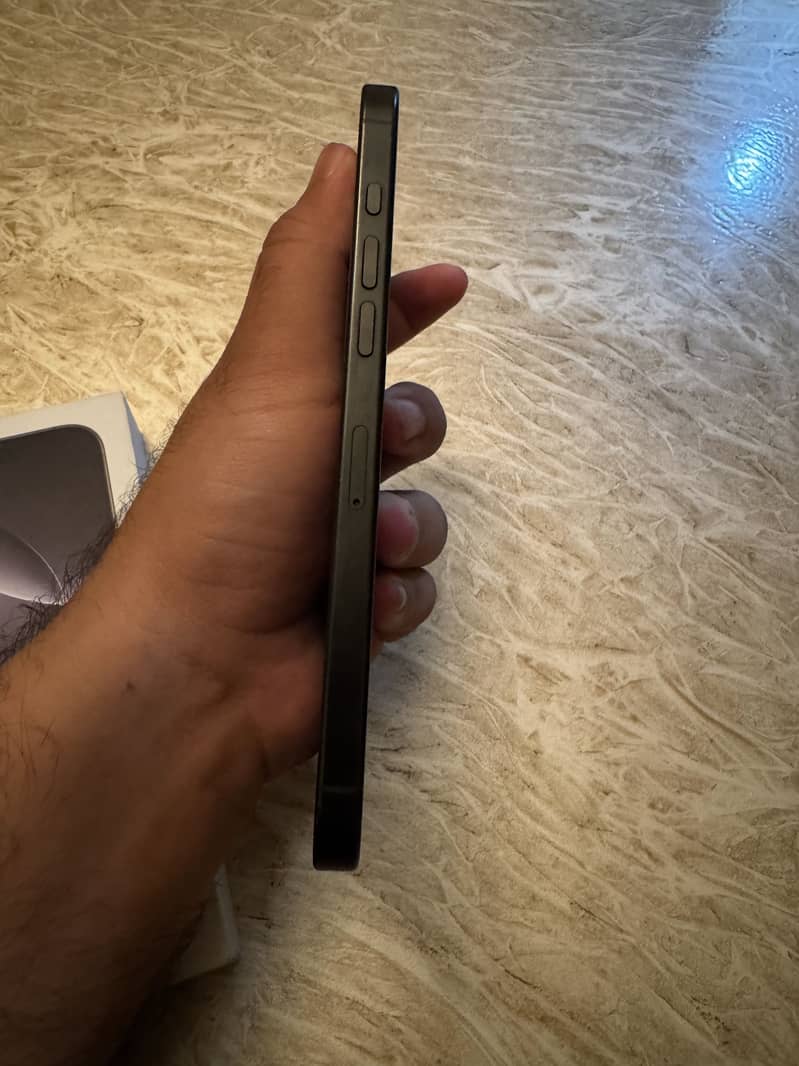 Apple iPhone 16 Pro Max 2