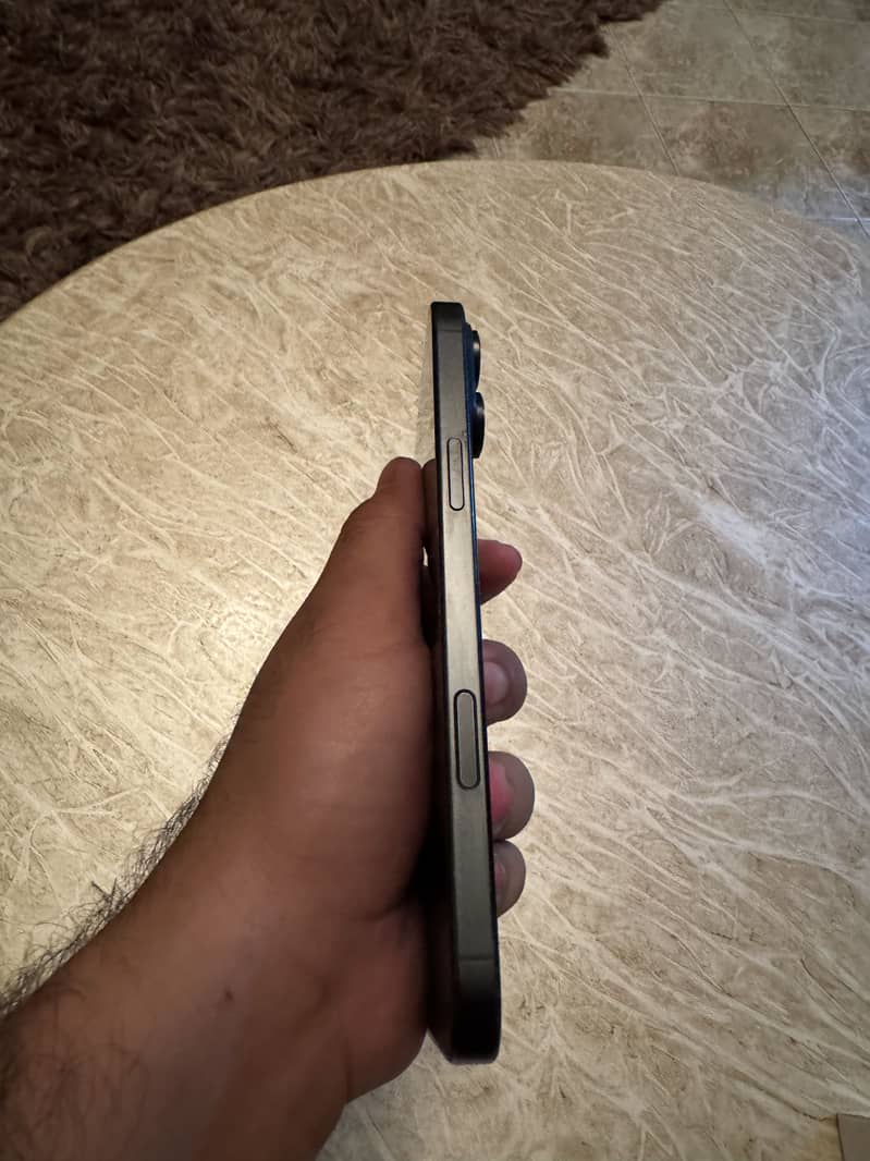 Apple iPhone 16 Pro Max 3