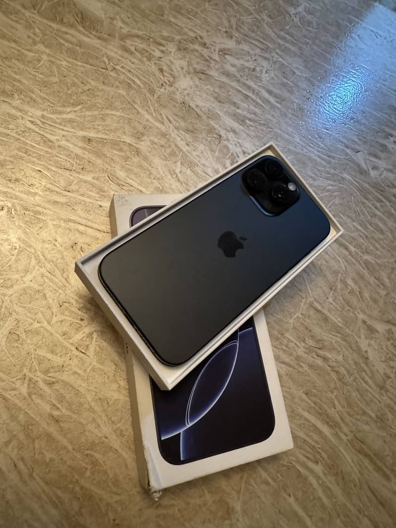 Apple iPhone 16 Pro Max 4