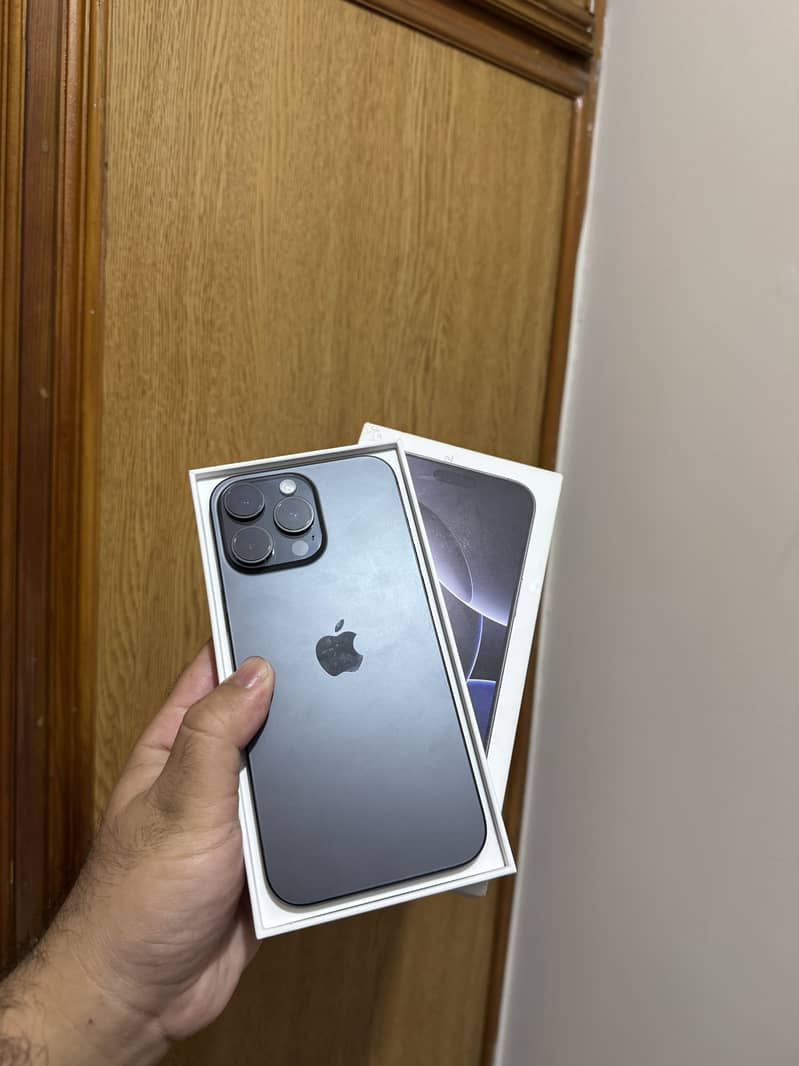 Apple iPhone 16 Pro Max 5