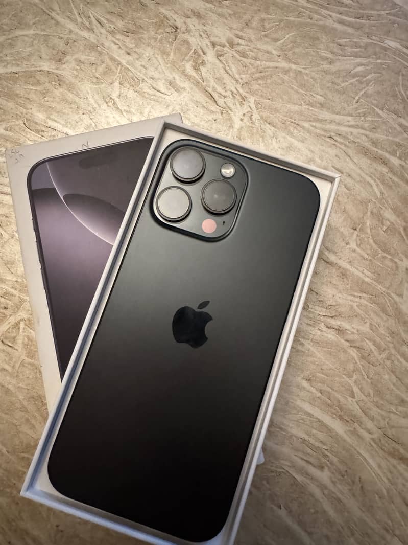 Apple iPhone 16 Pro Max 6