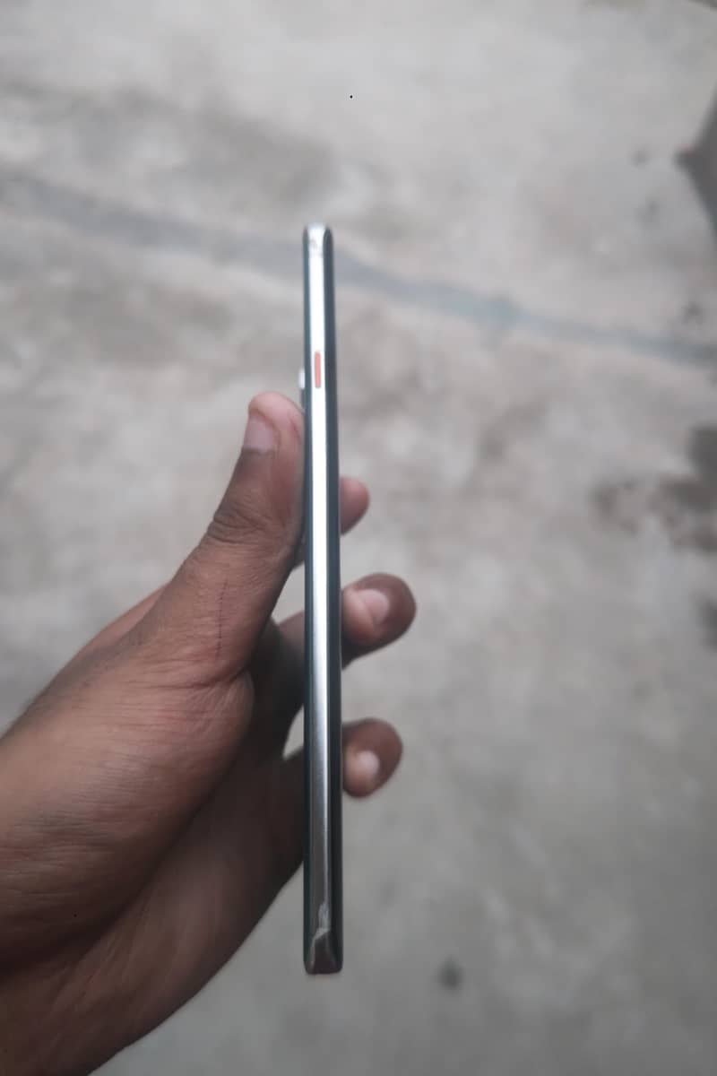 Tecno CAMON 40 Pro 4