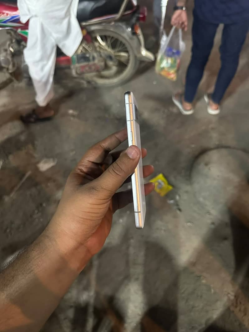 Google Pixel 7a 5