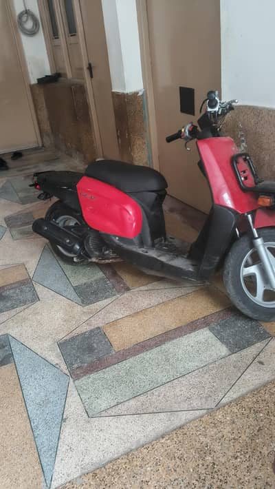 I m selling my scooty