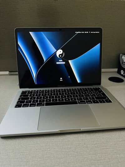 Macbook Pro 2017 16GB + 256GB