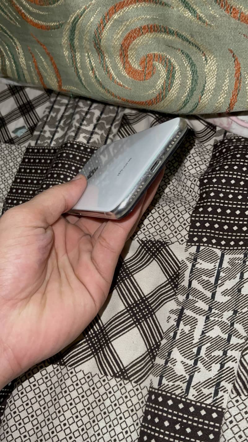 Apple iPhone X 3