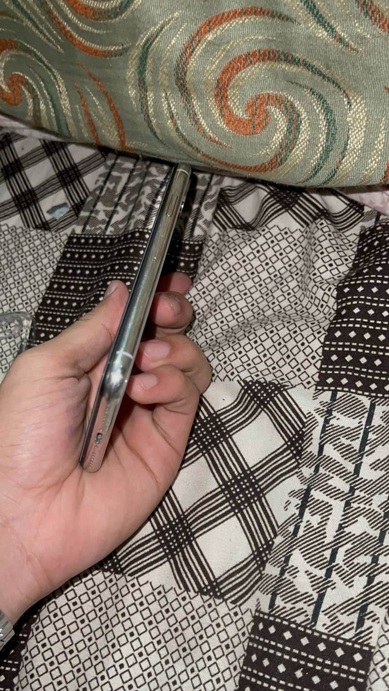 Apple iPhone X 5