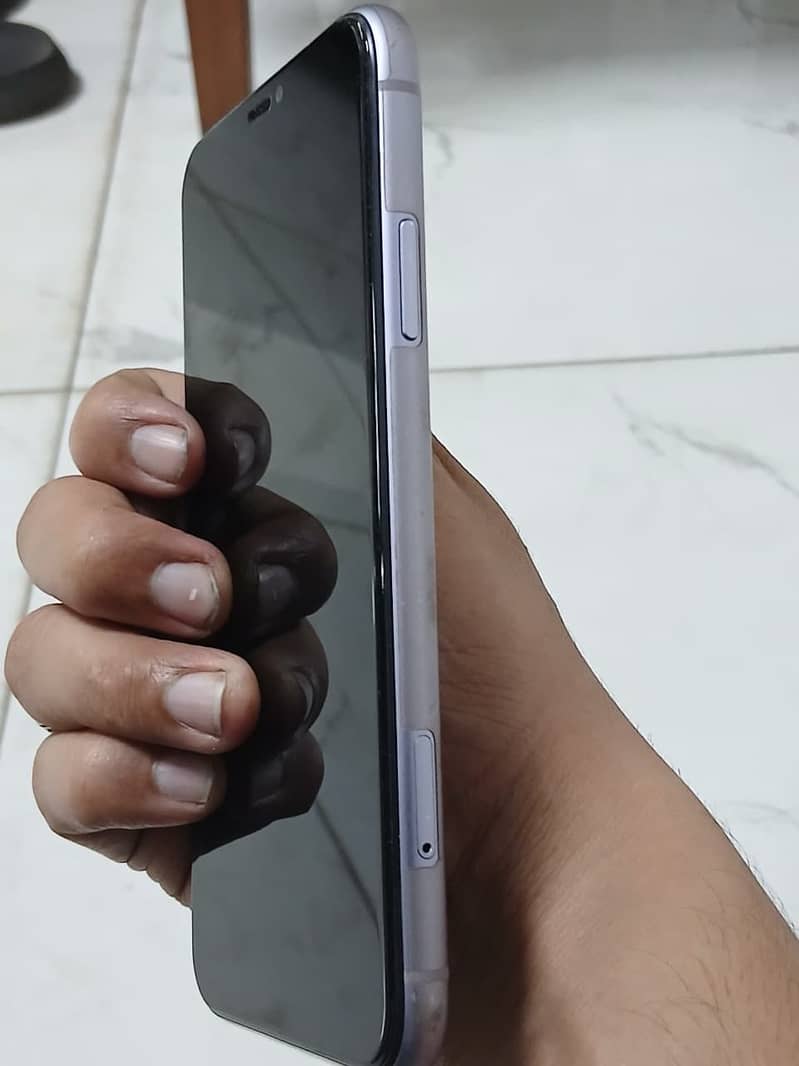 Apple iPhone 11 4