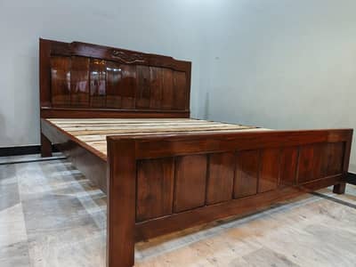 Solid wood bed King Size brand new condition total wood