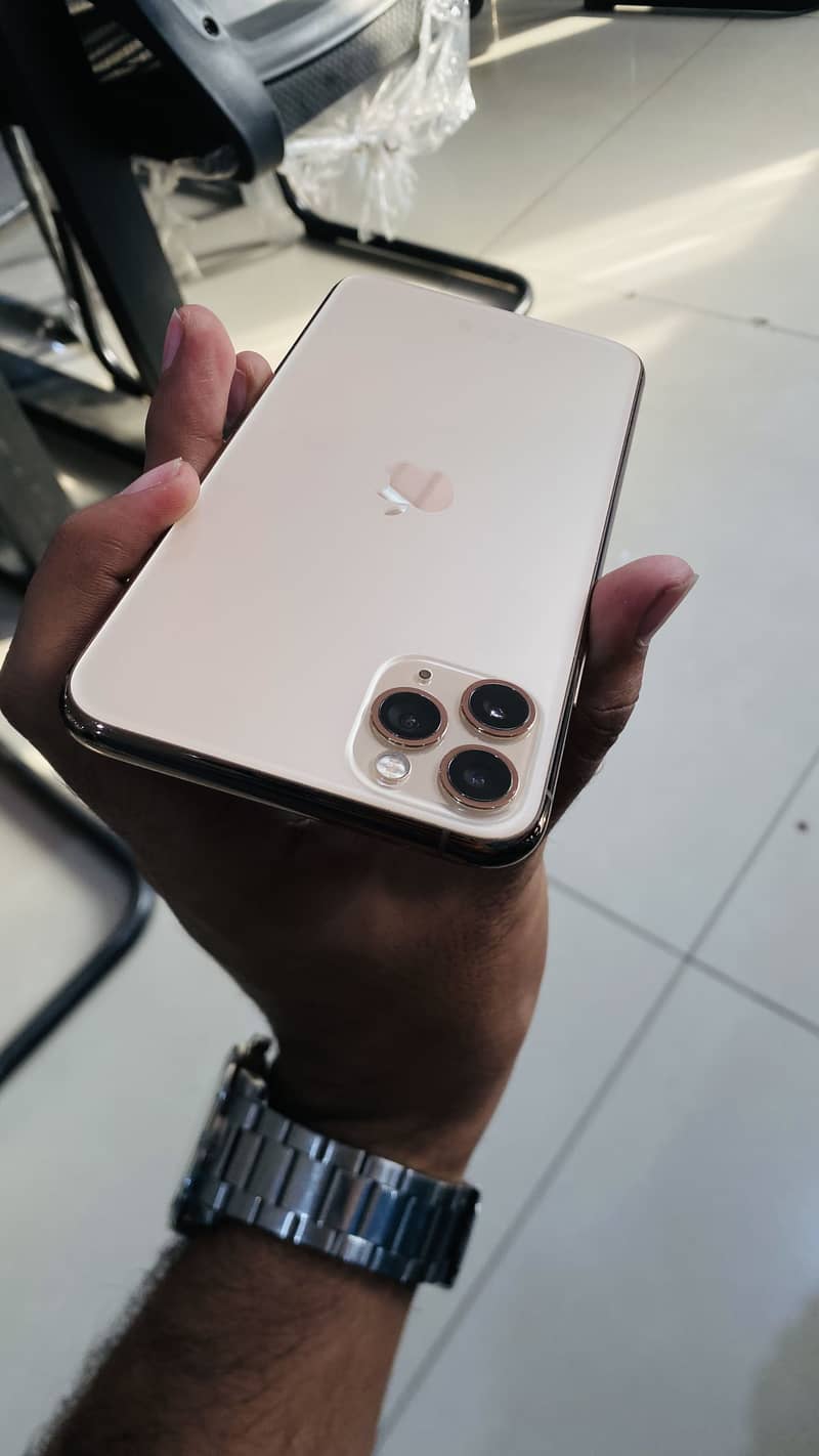 iPhone 11 Pro Max 1
