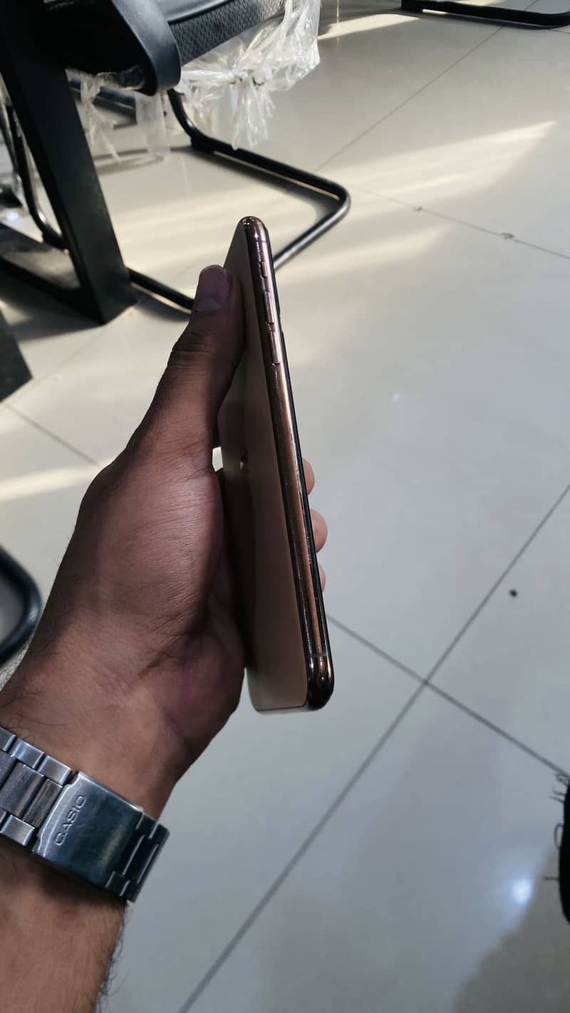 iPhone 11 Pro Max 6
