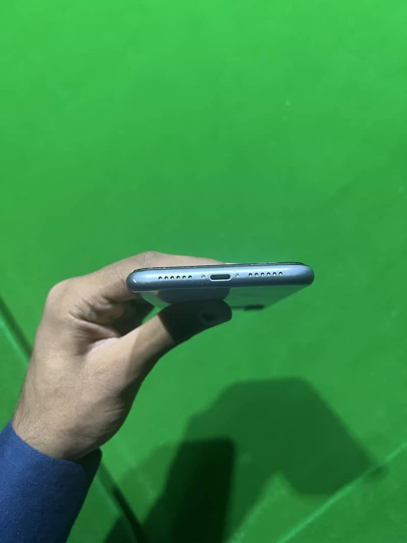 Apple iPhone 11 3
