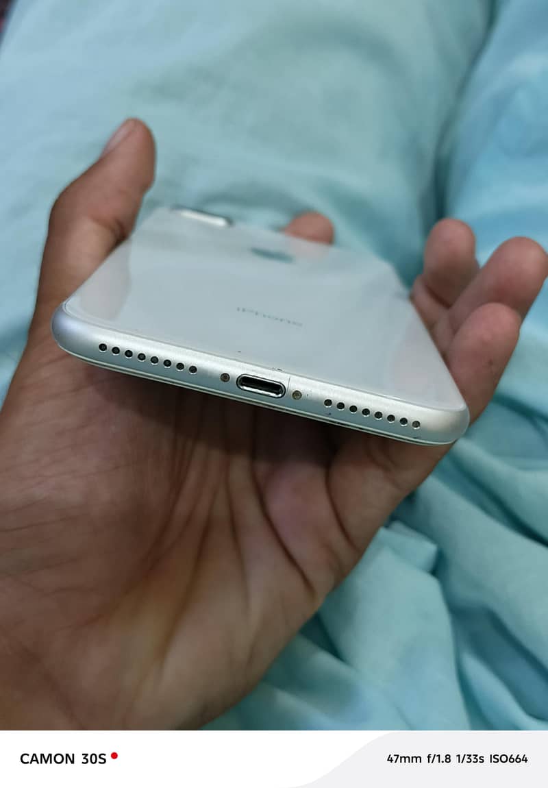 Apple iPhone 8 Plus 3