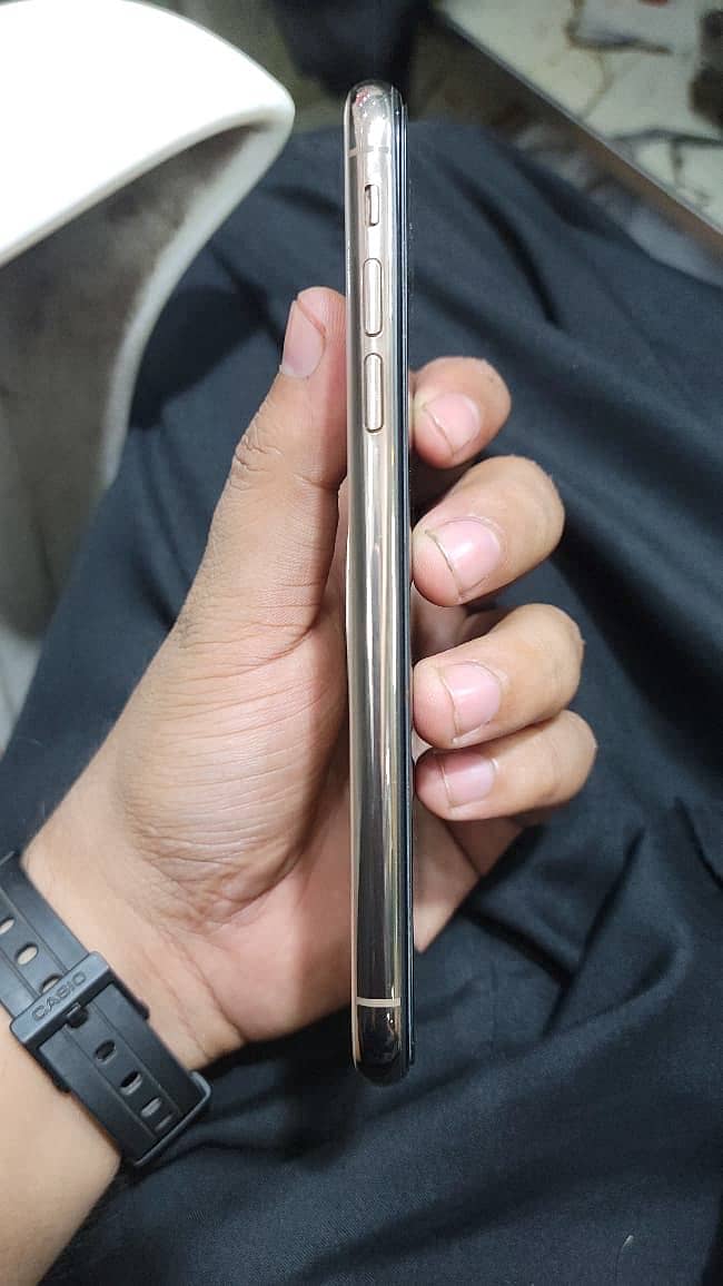 Apple iPhone XS 1