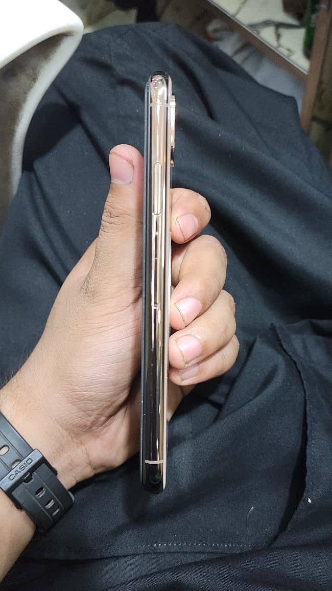 Apple iPhone XS 3