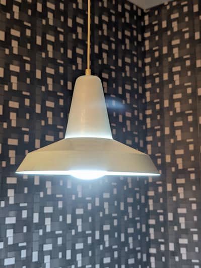 Hanging light+Fancy wall lights and Windows Office perda