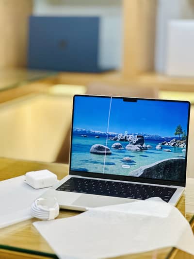 MacBook Pro M5 14inch 16/512 active brand new