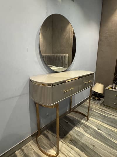 Mordern style dressing table with mirror