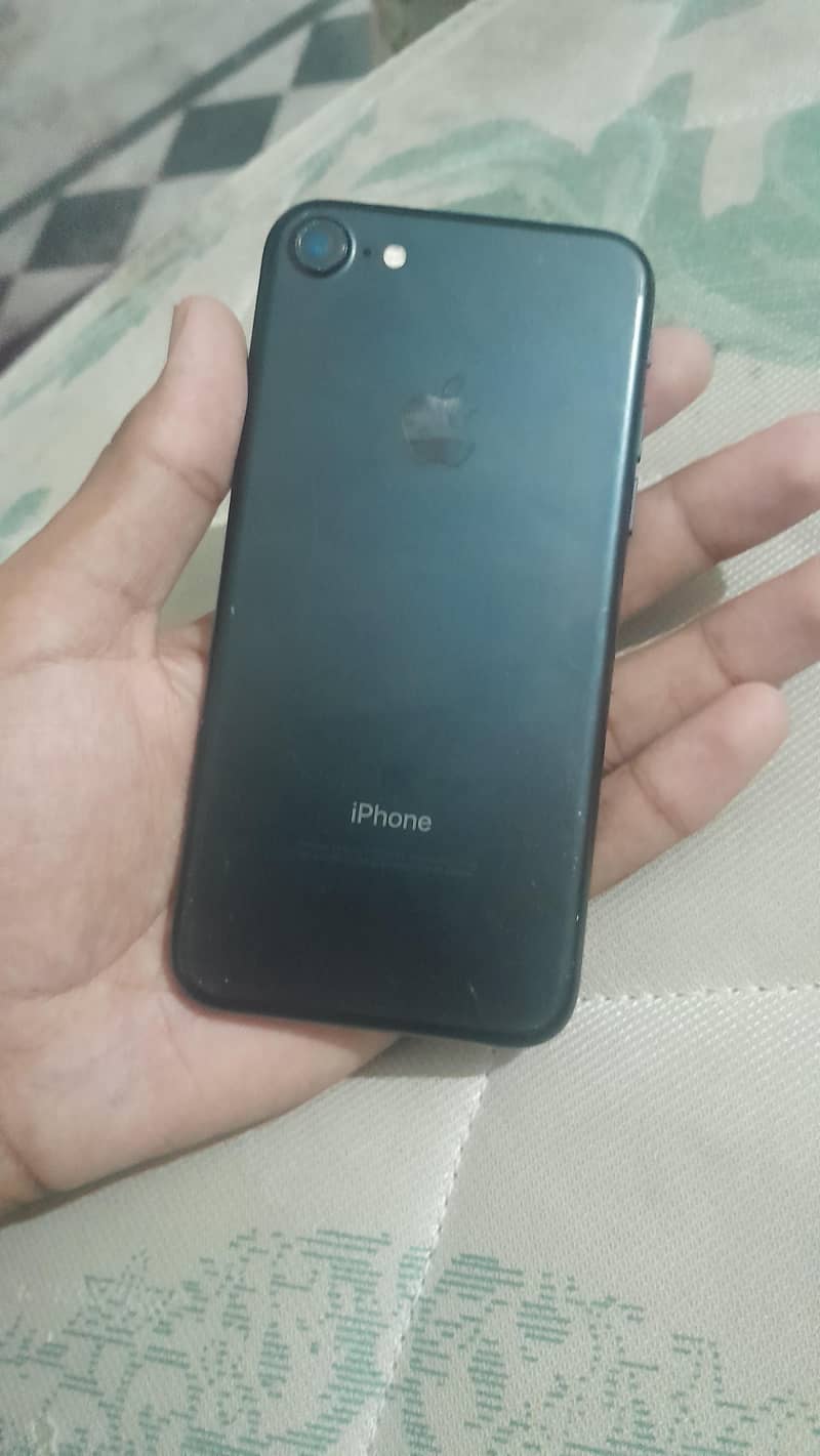 Apple iPhone 7 3