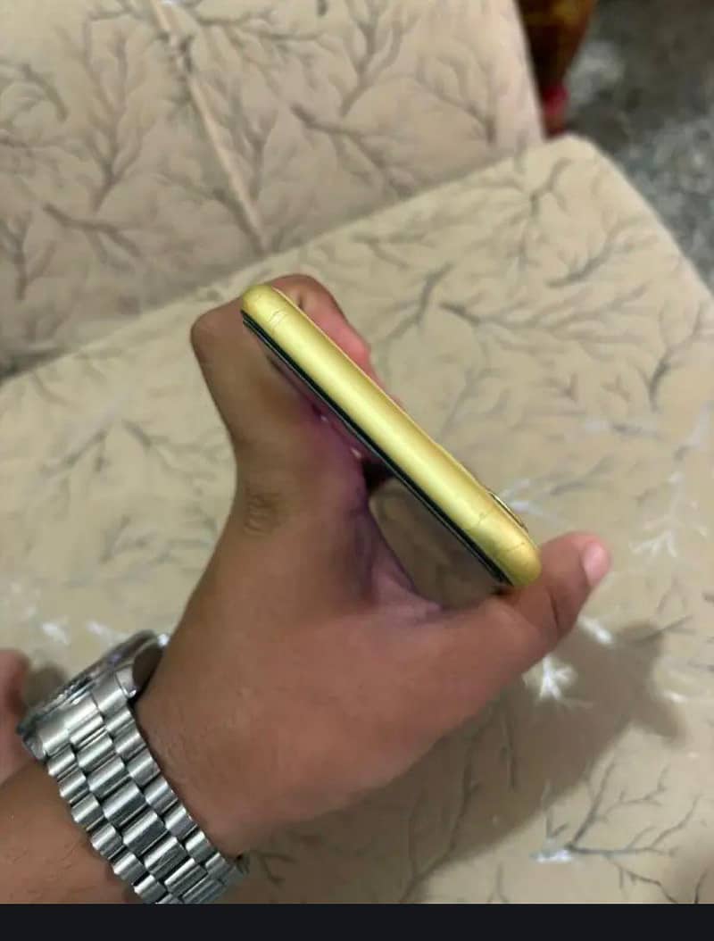 Apple iPhone 11 4