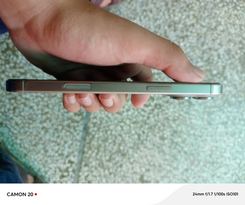 Apple iPhone 16 Pro Max 2