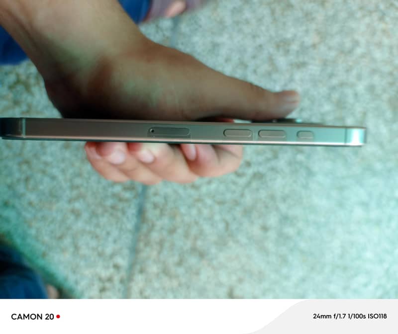 Apple iPhone 16 Pro Max 4