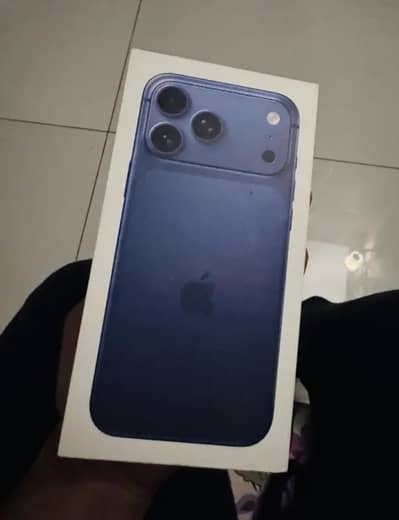 iPhone 17 Pro Max 256 GB UK box pack