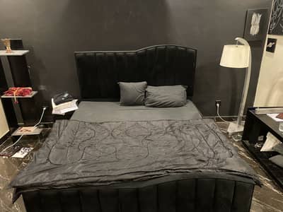BLACK BED WITH BLACK POSHISH KING SIZE