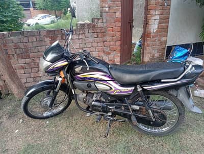 Honda 100 prider
