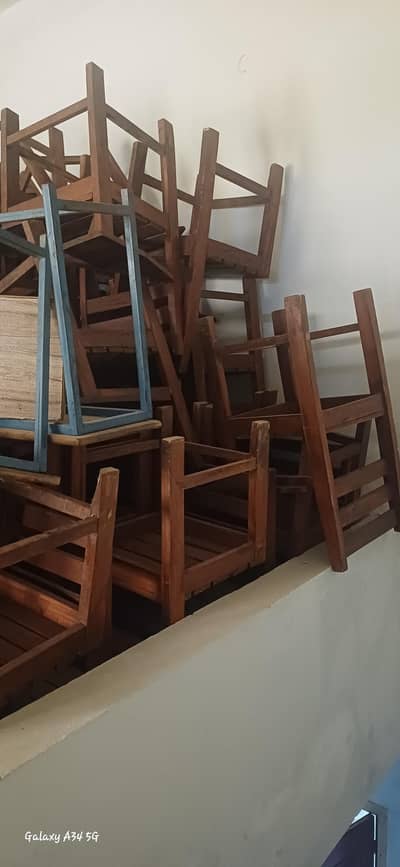 Medium size wooden chairs 50 chairs