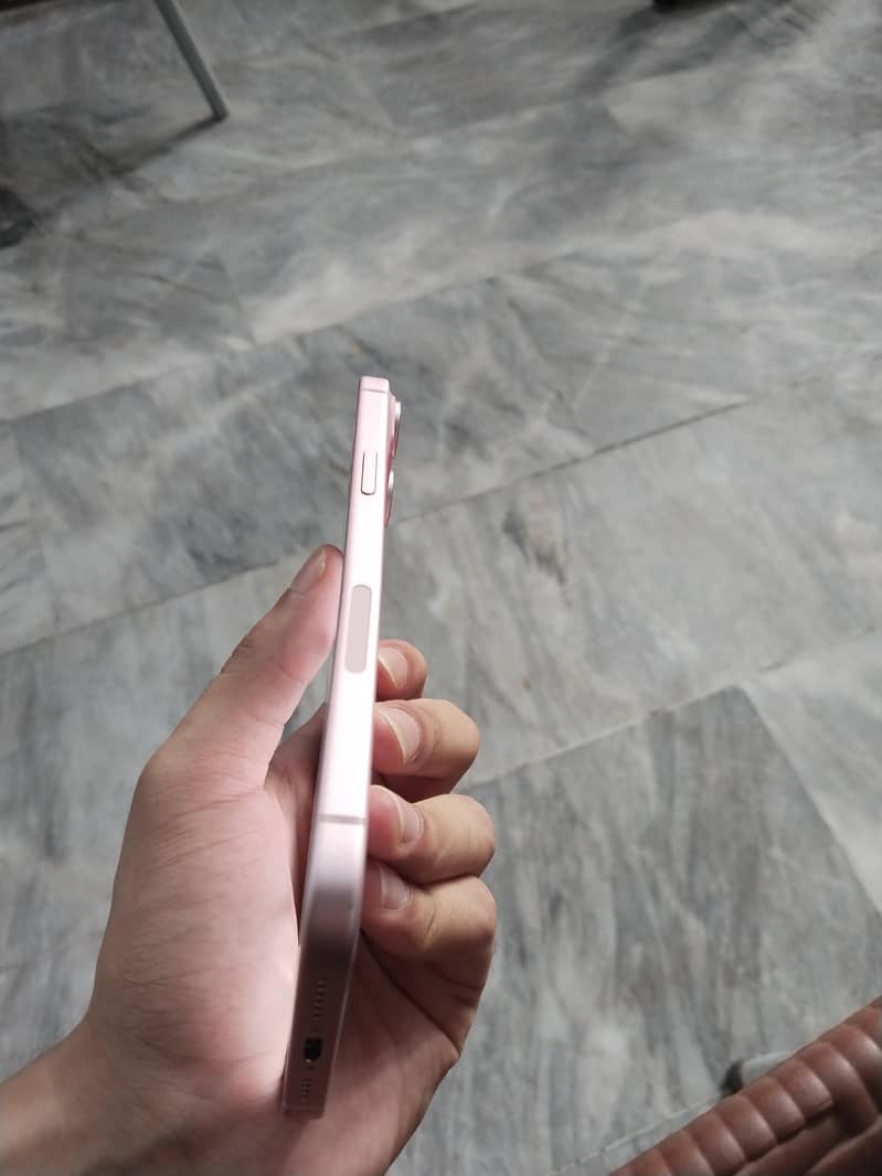 Apple iPhone 15 plus 4