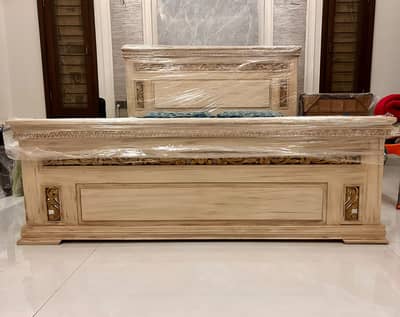 Brand NEW Pure Sheesham Wood King Sized Bed with 2 Side Tables